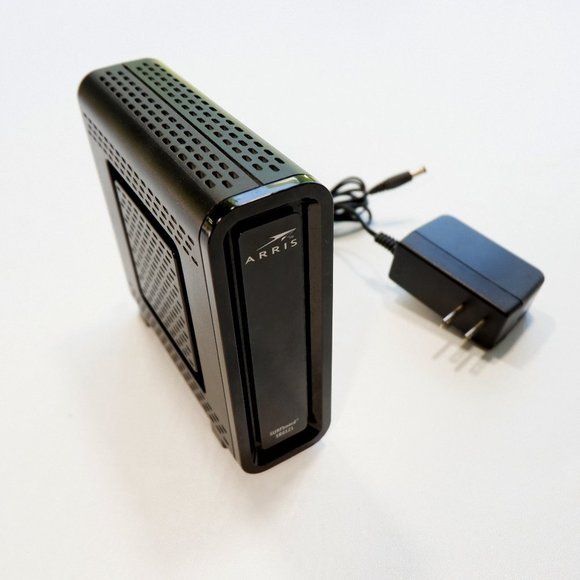 ARRIS SURFboard SB6121 4x4 DOCSIS 3.0 Internet Cable Modem - Picture 1 of 8